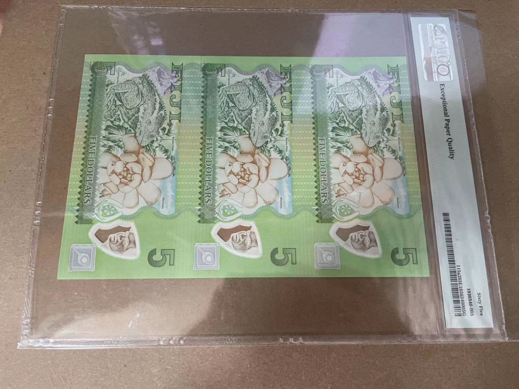 【Blue Auction】✨世界纸币精拍第278期——小年特辑【精】 【三连体】斐济 2013年5元 PMG65EPQ 