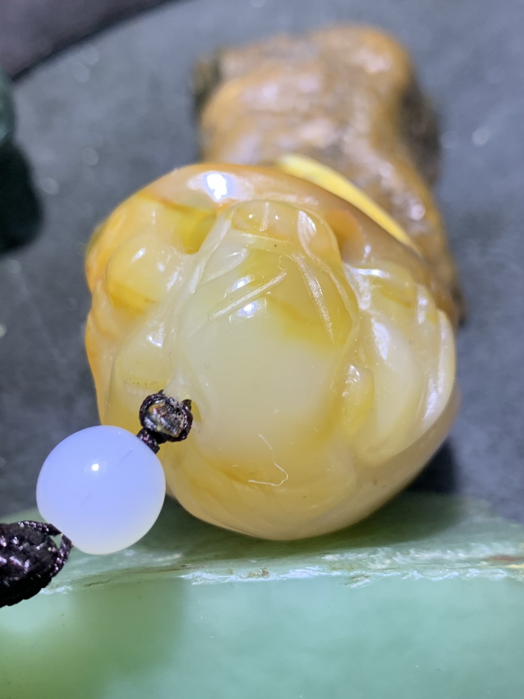 重器天然马达加斯加原皮高玉化玛瑙手工镂空圆雕如意招财金蟾把件一个，