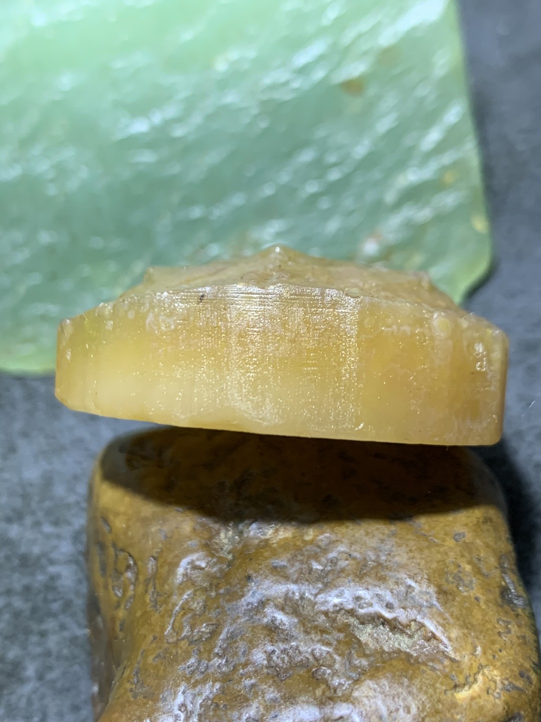 精美亚光金沙冰飘蒙料战国红玛瑙手工雕刻龟壳把件一个，(寓意，富甲天下)