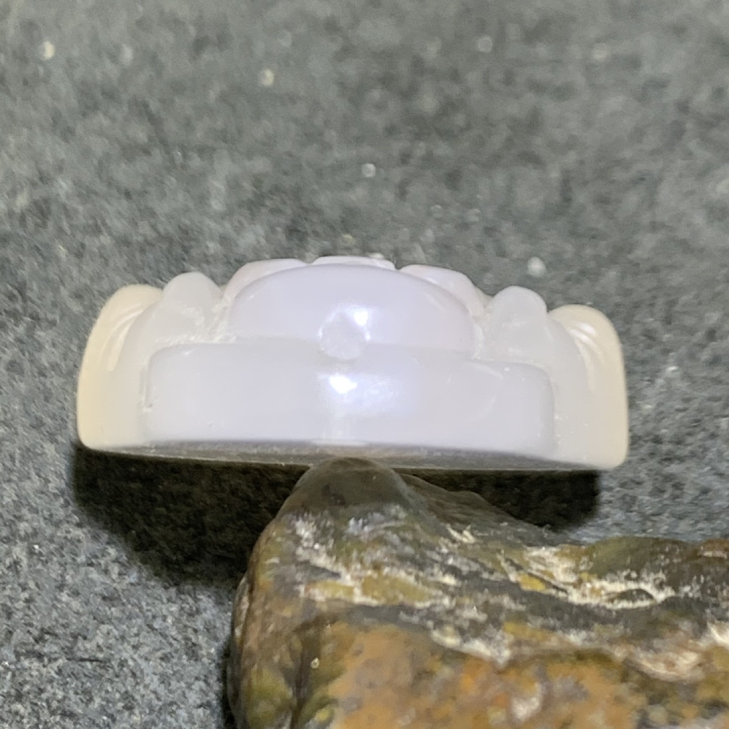 精美天然高玉化缠丝玛瑙雕刻弥勒一个，