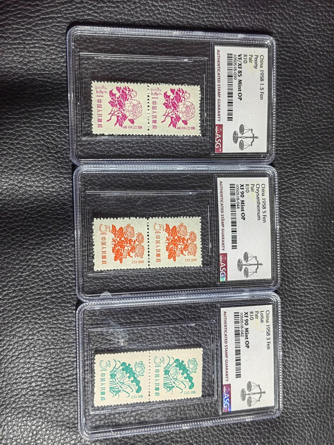洪涛臻品批发群  精选邮票限时拍卖第一百四十期 普10花卉  新全  2连 ASG   两枚90OP，1枚85OP 一组，严评一次性出分，非常漂亮，非常难得！草纸票90分是难得的高分。方连比单枚更难上分，仅此一套，喜欢不要错过！！！