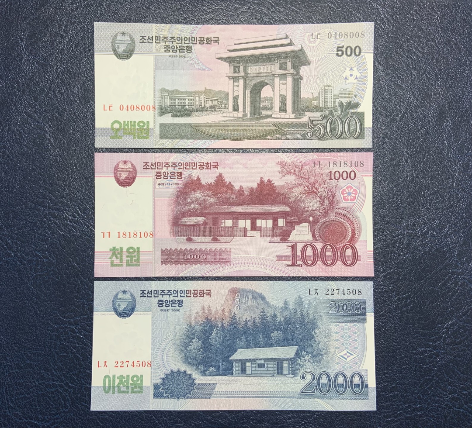收藏联盟Quantum Auction 第224期拍卖 朝鲜2008年500-2000元 品相全新UNC 稀少无加盖版 其中1000元角有轻微瑕疵 1000为倒置号