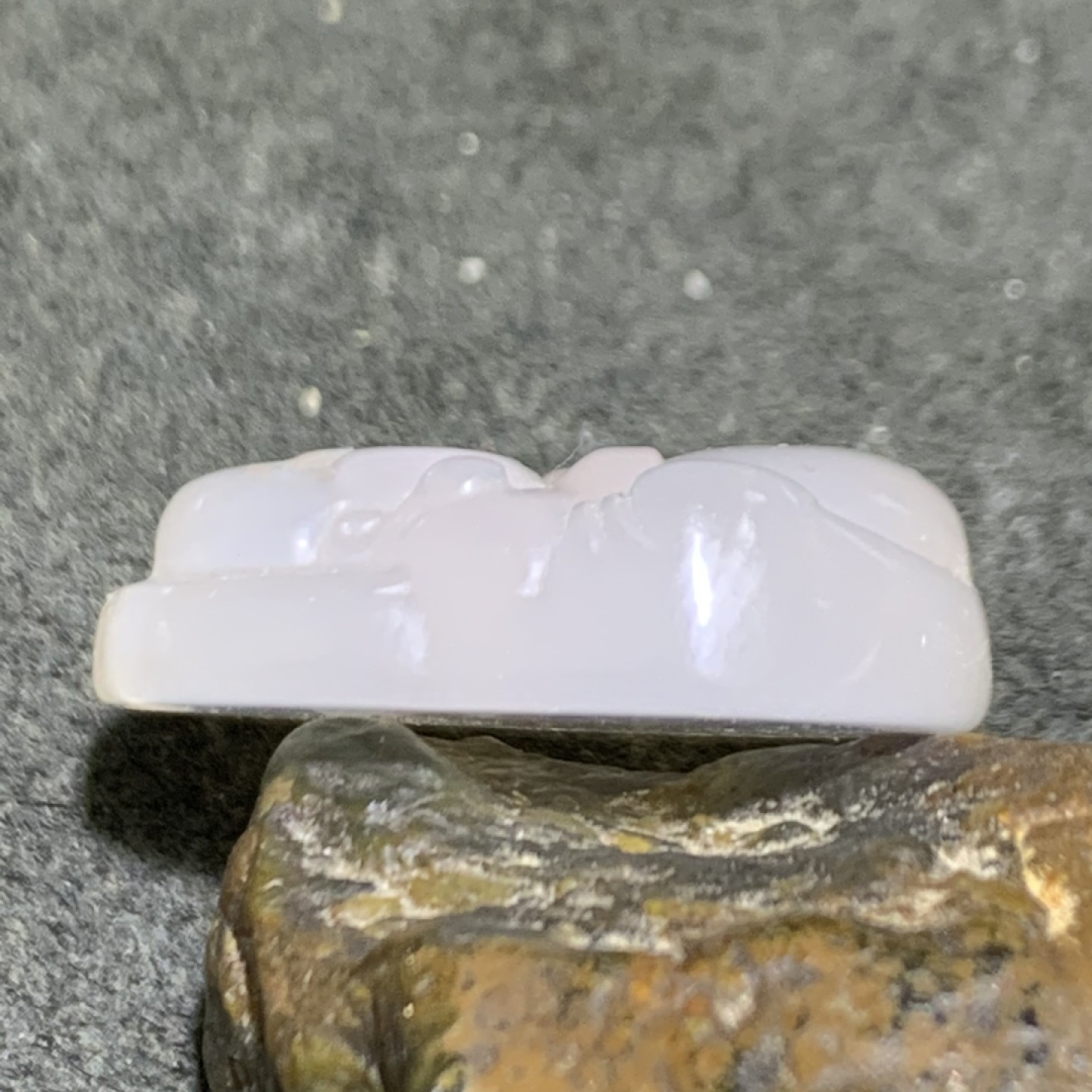 精美天然高玉化缠丝玛瑙雕刻弥勒一个，