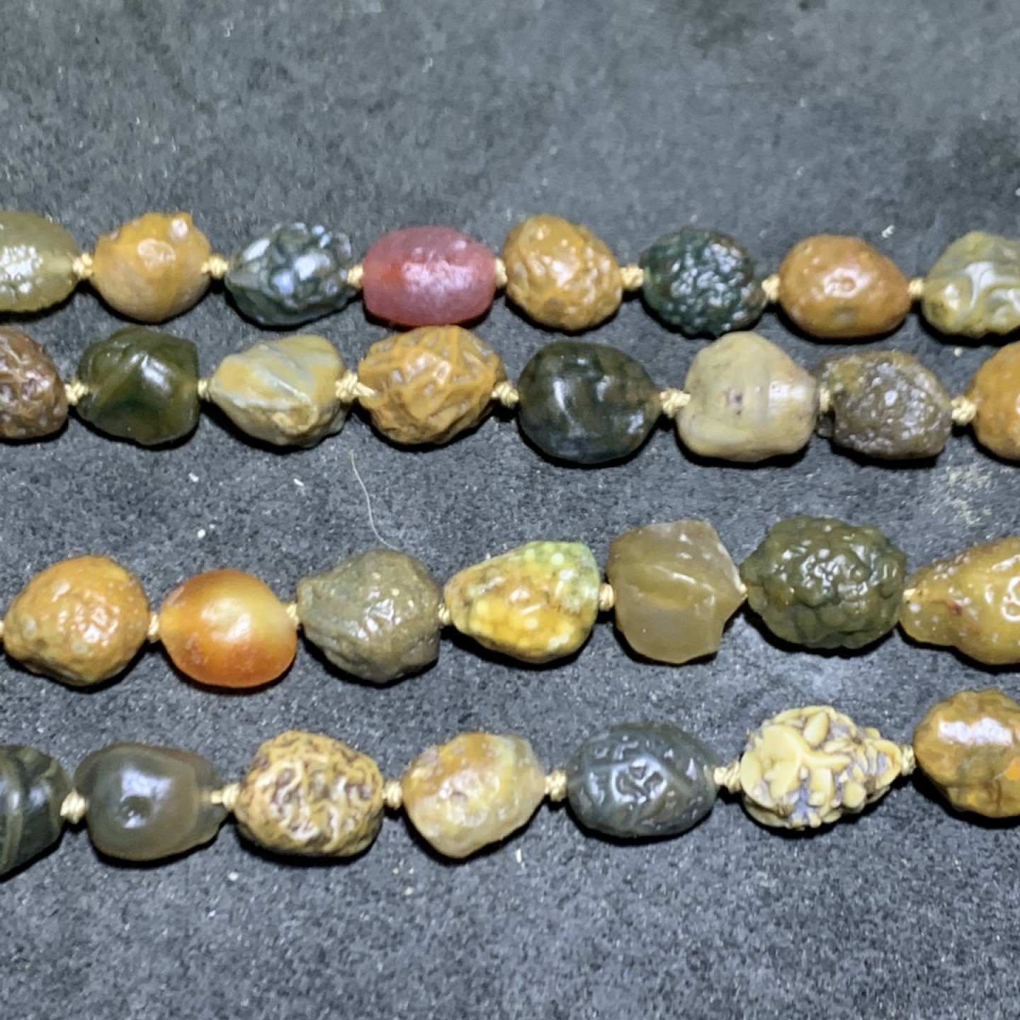 精美戈壁筋脉玛瑙原石108项链一条，