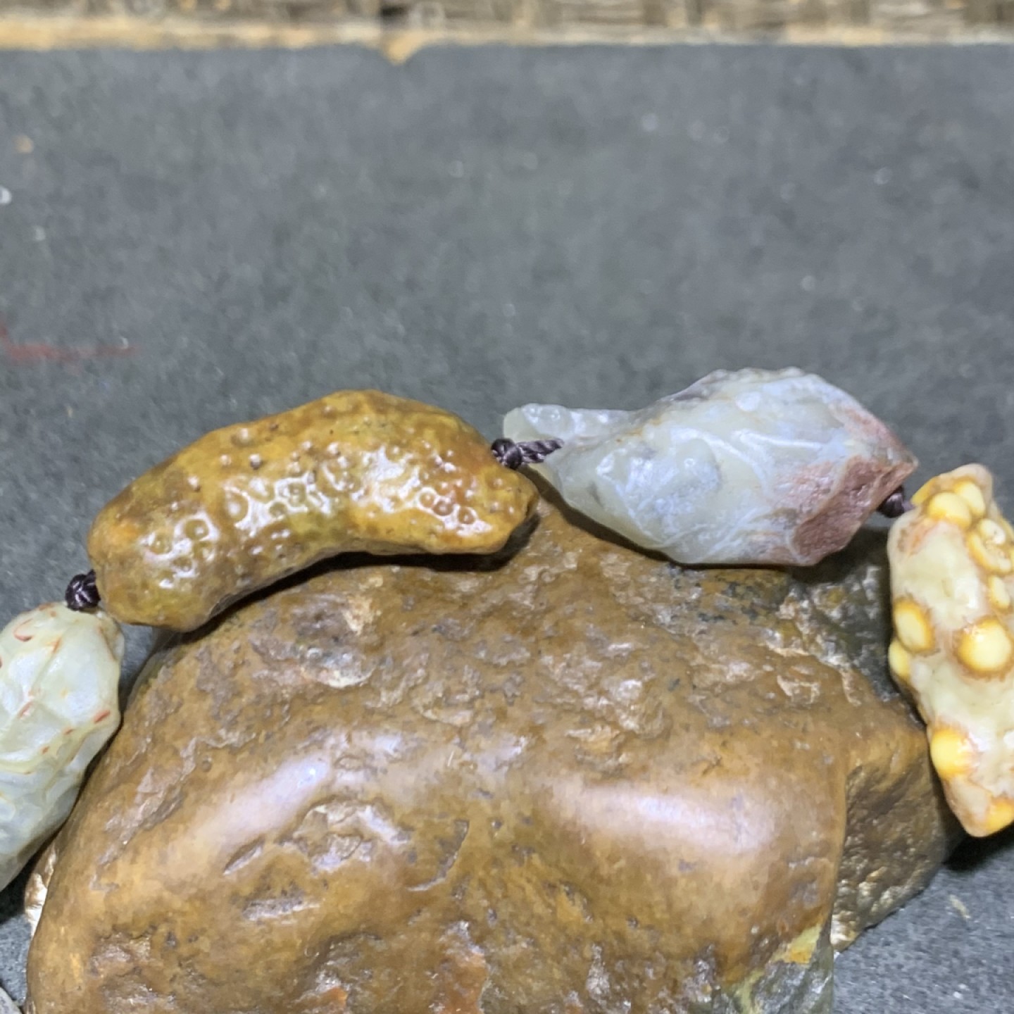 精美筋脉石原石手工编织手串一条