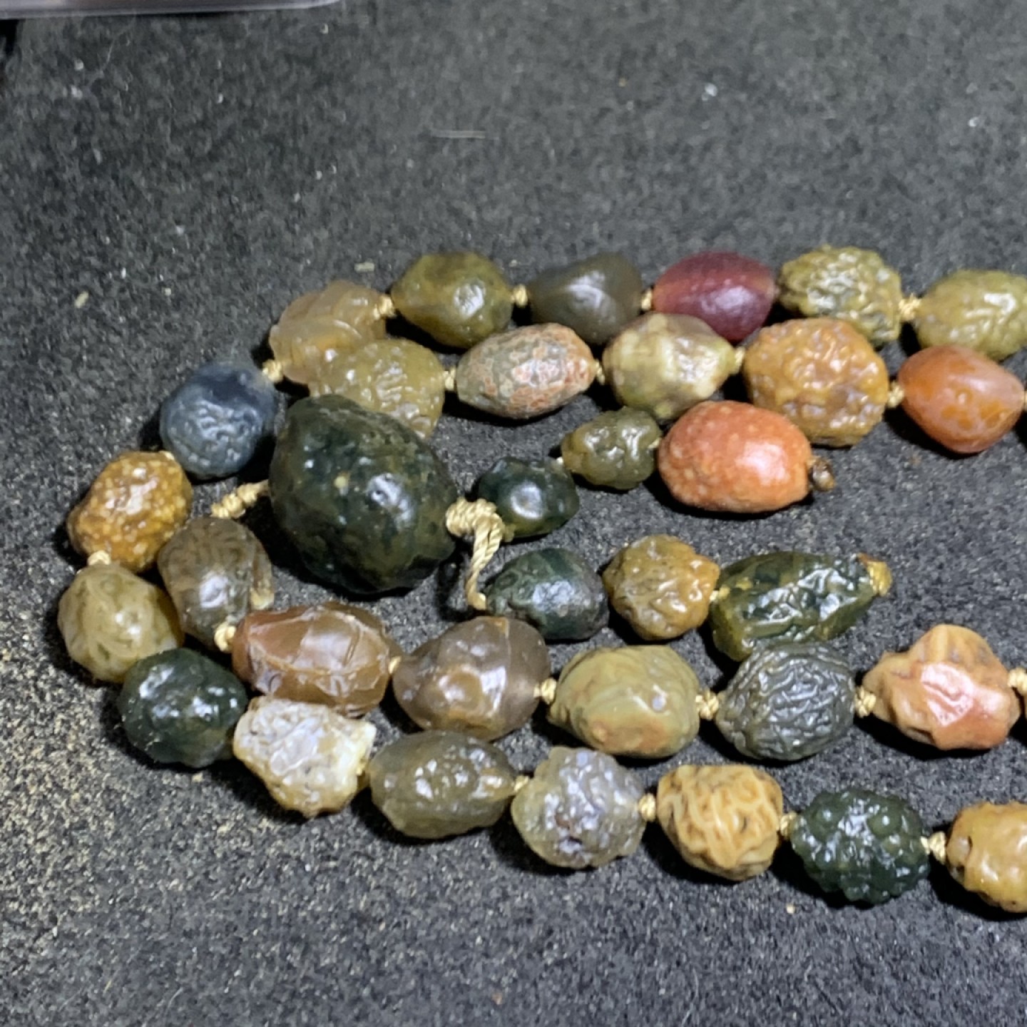 精美戈壁筋脉玛瑙原石108项链一条，