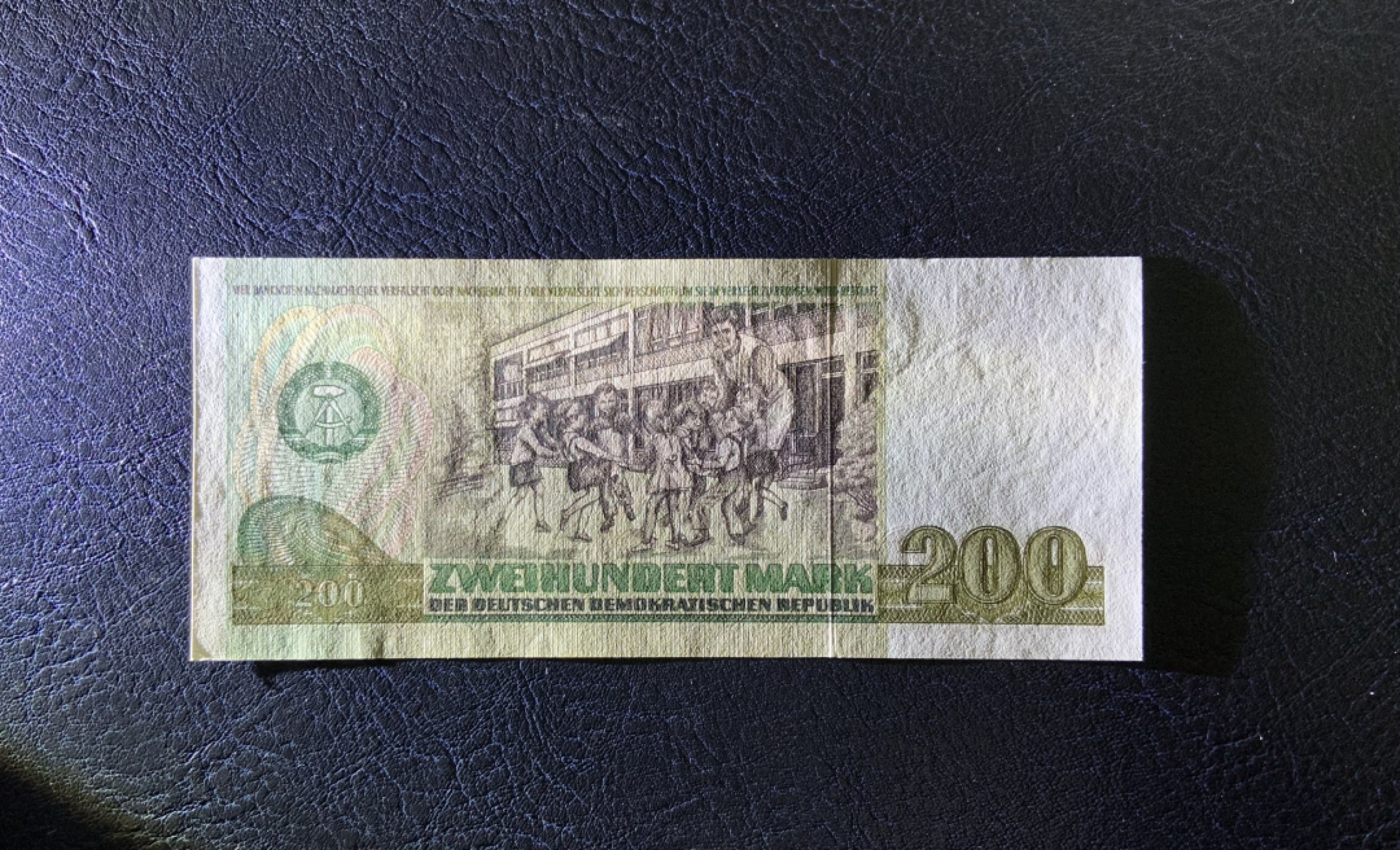 收藏联盟Quantum Auction 第224期拍卖 德国民主共和国(东德)1985年200马克 品相UNC 边角瑕疵 细节如图