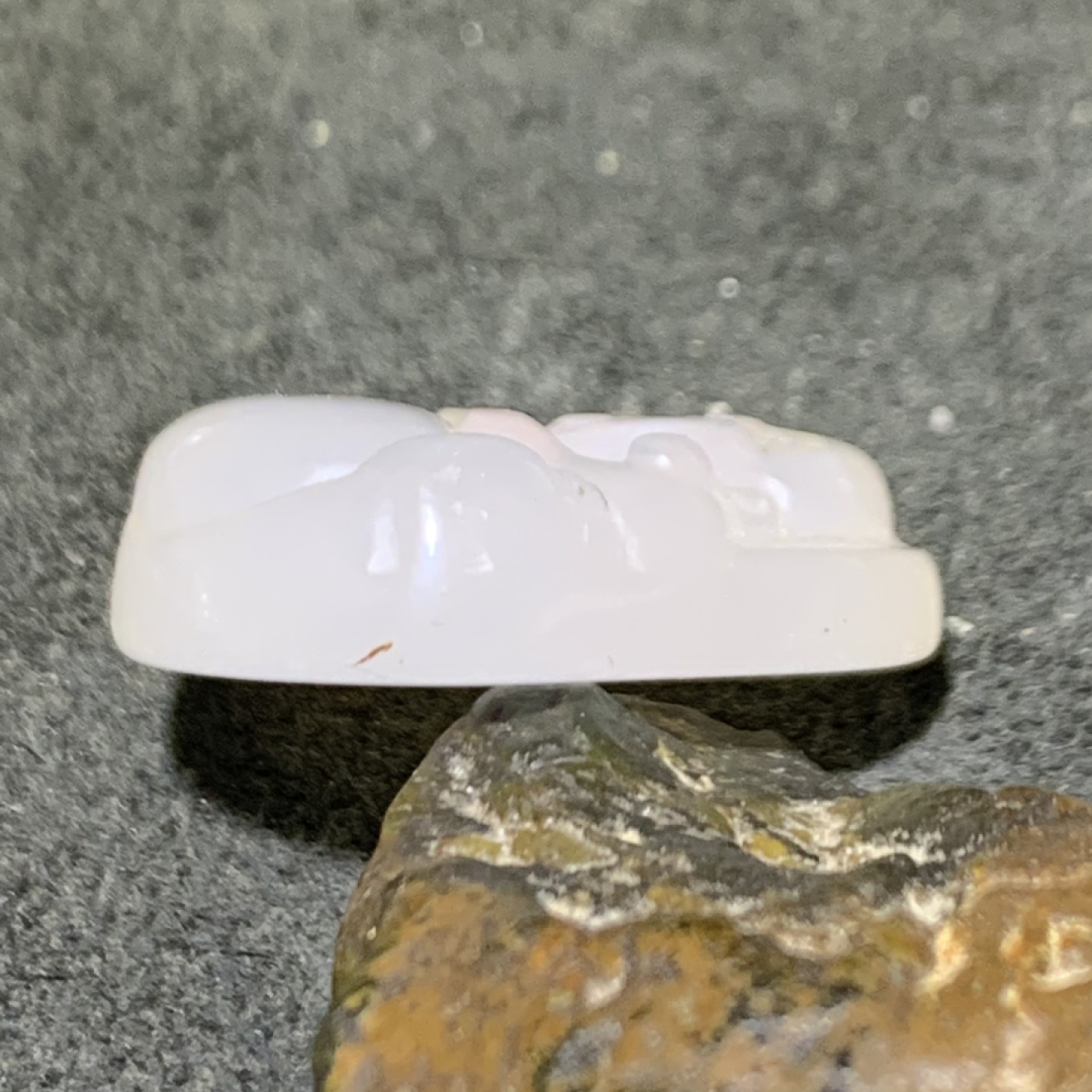 精美天然高玉化缠丝玛瑙雕刻弥勒一个，