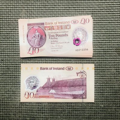 64th 卡塔尔2022年22里亚尔塑料钞（世界杯纪念钞）和爱尔兰银行5镑和10镑塑料钞，新加坡2元，两个房子新防伪点 - 爱尔兰银行2019年10镑 AD212556