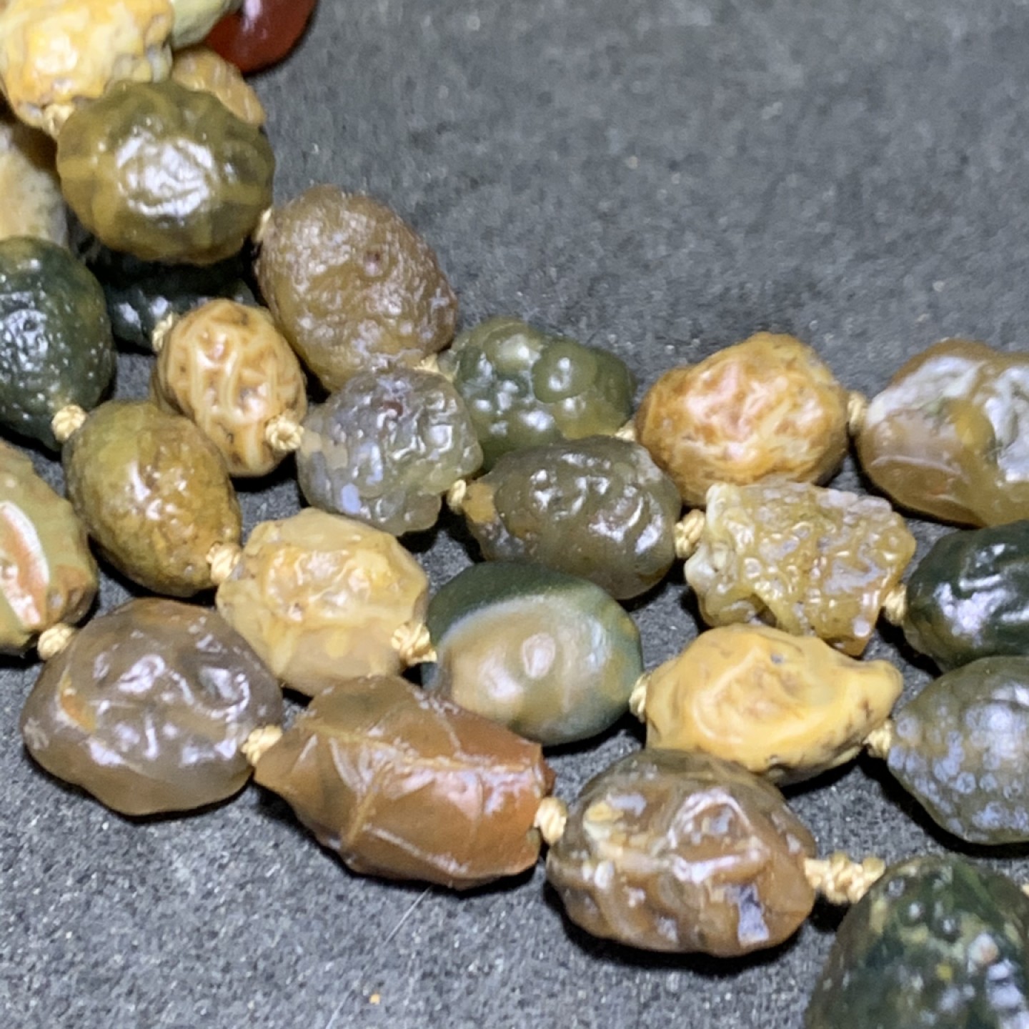 精美戈壁筋脉玛瑙原石108项链一条，