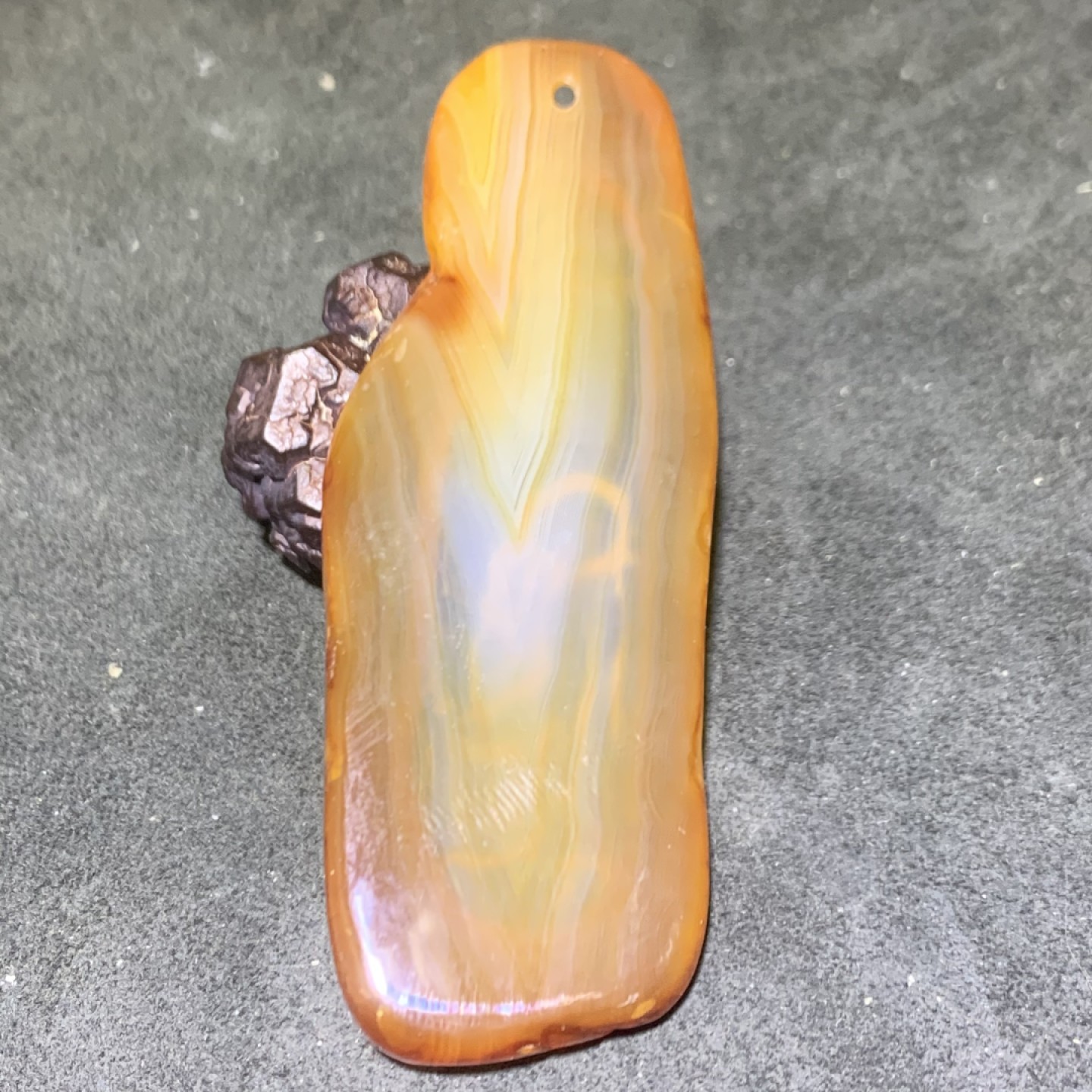 重器天然马达加斯加原皮玛瑙巧雕牌子一块