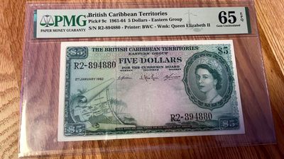 【Blue Auction】✨世界纸币精拍第280期——喜迎新春特别场【精】 - 【亚军分】英属东加勒比 1961-62年5元 PMG65EPQ 该面值高分非常少见 大冠女王 