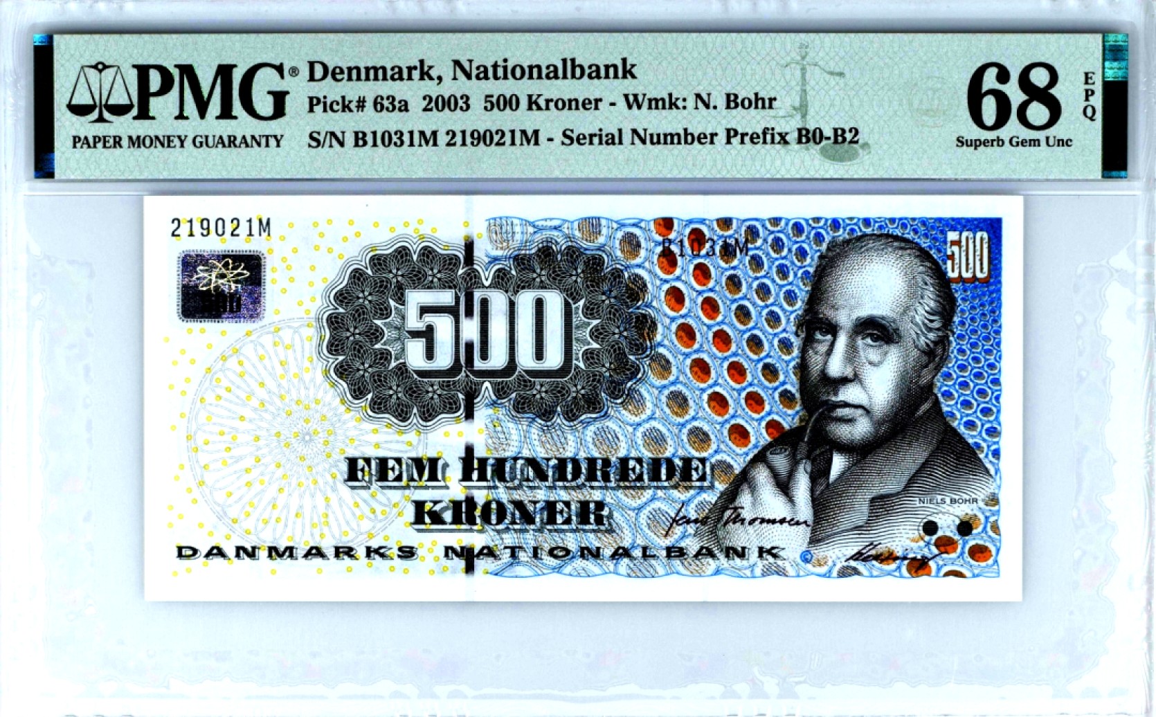 【Blue Auction】✨世界纸币精拍第280期——喜迎新春特别场【精】 【冠军分 无47】丹麦 浮雕版 p63a 2003年500克朗 PMG68EPQ 超高分少见 正面1922 年诺贝尔物理学奖获得者 物理学家尼尔斯·玻尔(Niels Bohr) 背面Knight and dragon stone relief (Lihme church)