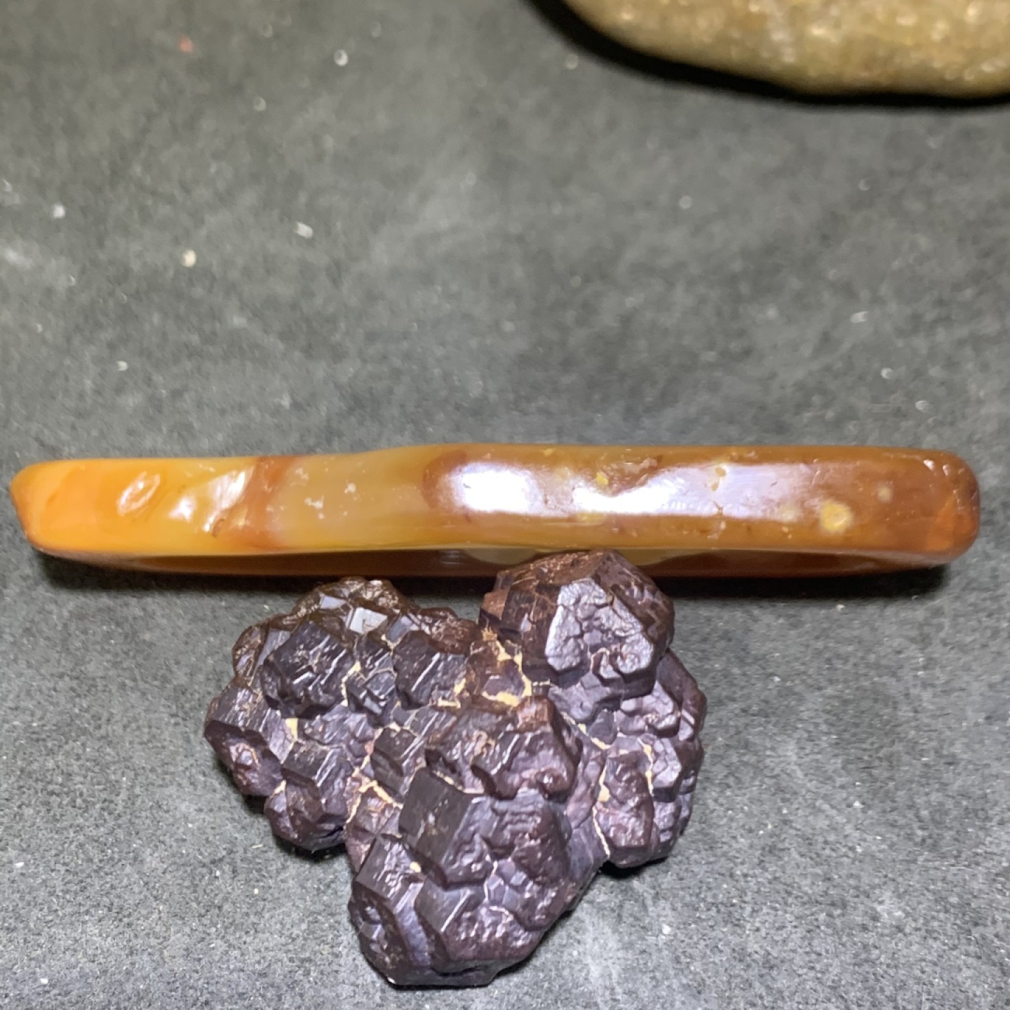 重器天然马达加斯加原皮玛瑙巧雕牌子一块