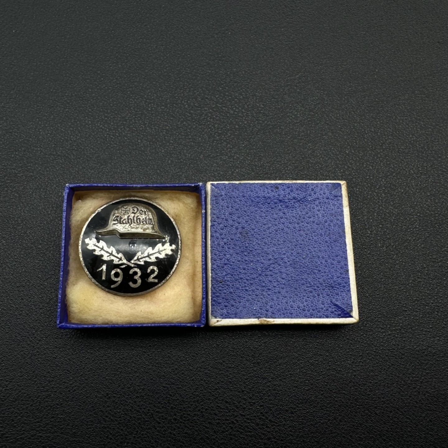 勋章奖章交易所1月14日群拍 魏玛德国帝国钢盔团证章