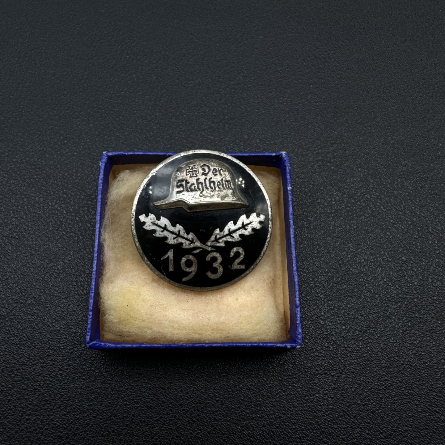 勋章奖章交易所1月14日群拍 魏玛德国帝国钢盔团证章