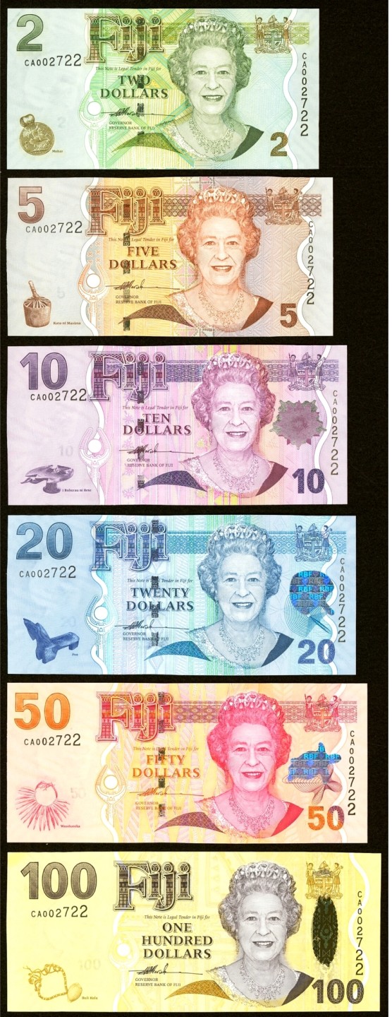 【Blue Auction】✨世界纸币精拍第280期——喜迎新春特别场【精】 【一组6张全套原装带册 首发2722全同小号】斐济 2007年2-100元 女王纸币 非常精美 全新UNC