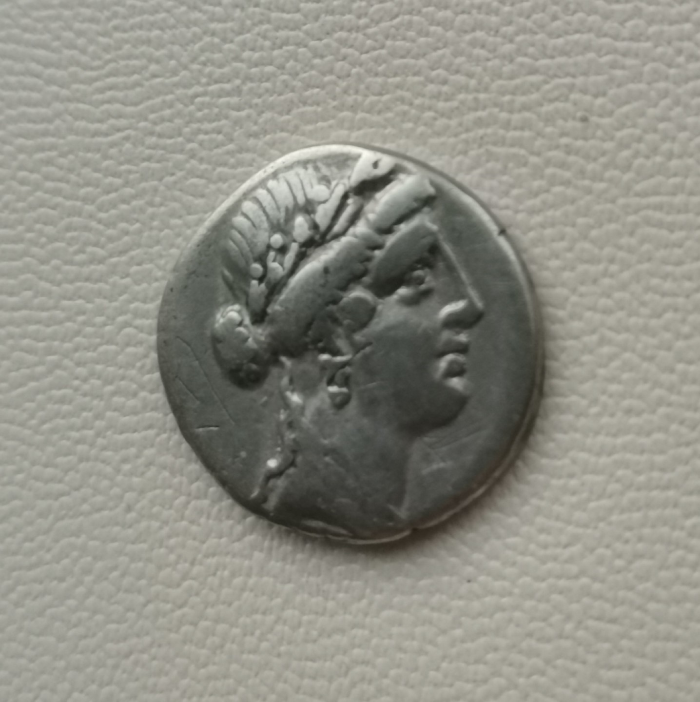 瓶子🏺第74期拍卖会 古罗马共和国 公元前48年 仙女银币 凯撒内战时期 背面胜利女神手持战利品 做吊坠不错