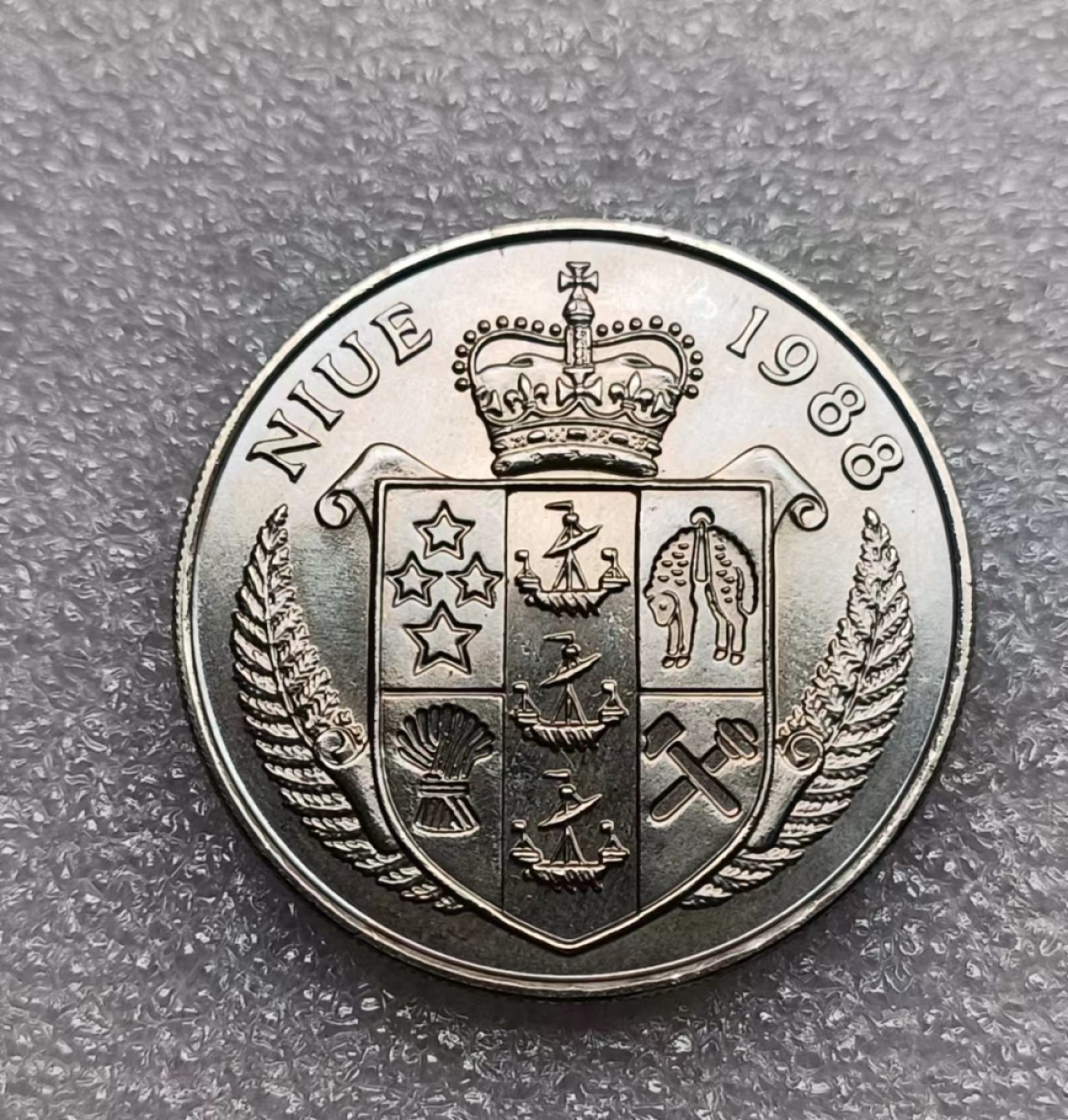 瓶子🏺第74期拍卖会 纽埃1988年5元肯尼迪克朗型纪念币