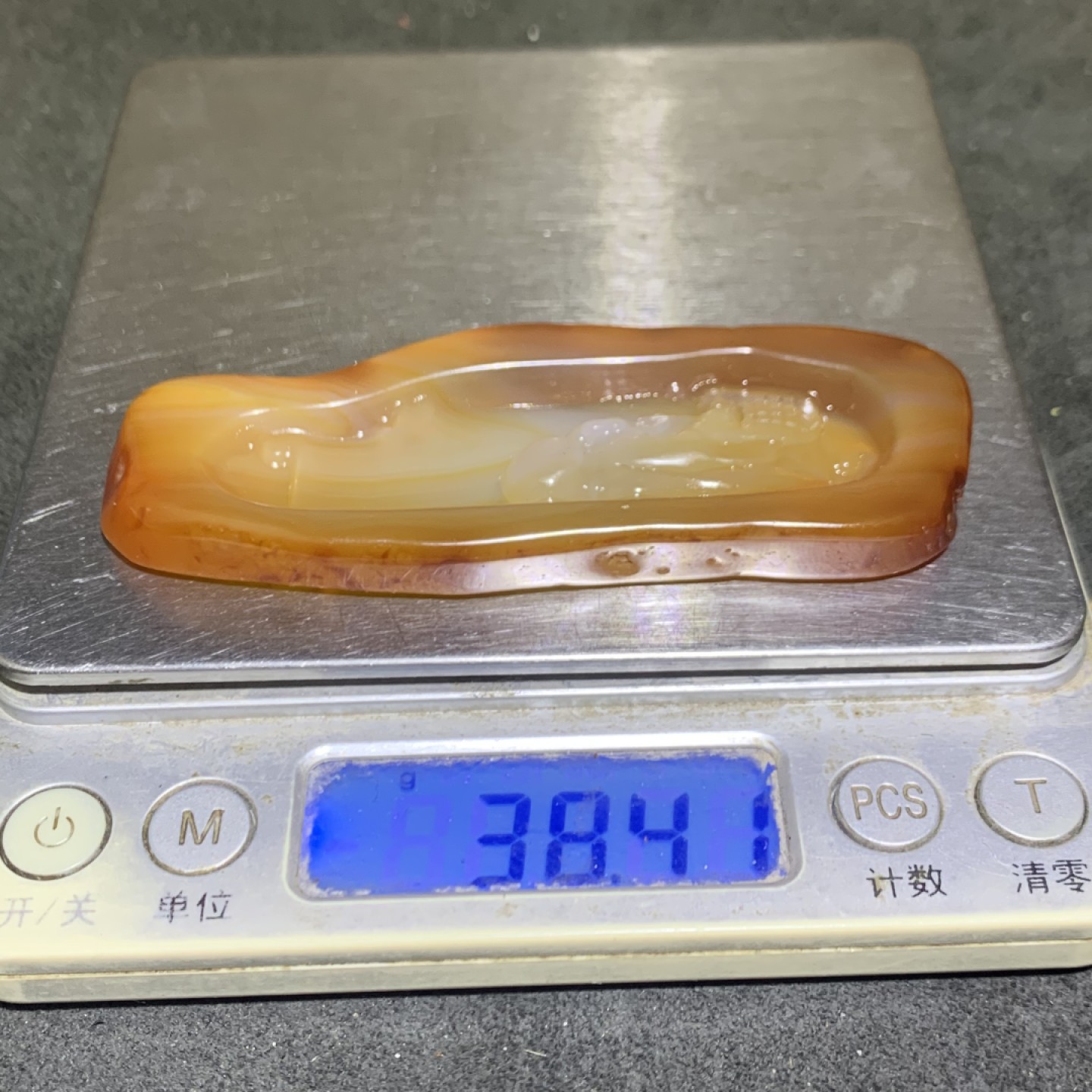 重器天然马达加斯加原皮玛瑙巧雕牌子一块