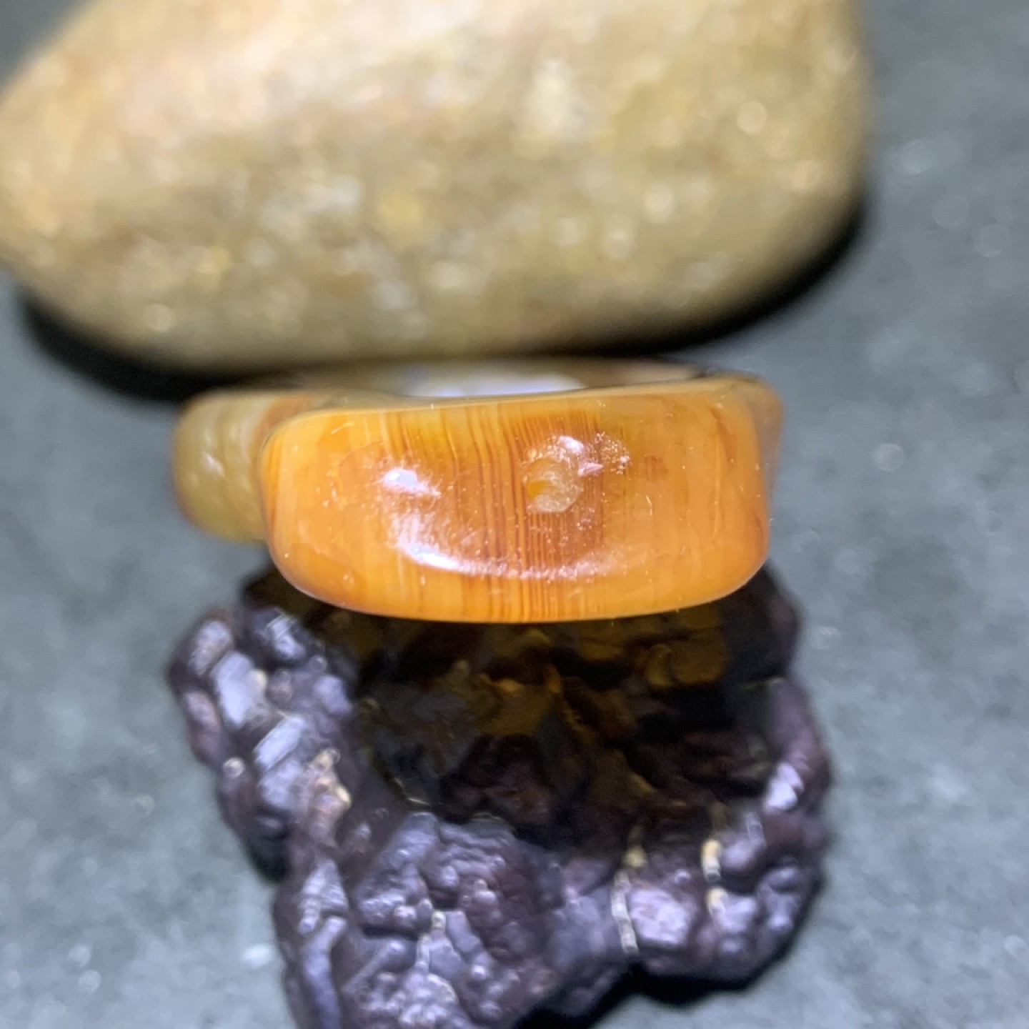 重器天然马达加斯加原皮玛瑙巧雕牌子一块