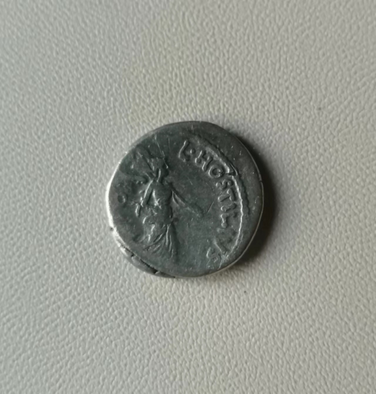 瓶子🏺第74期拍卖会 古罗马共和国 公元前48年 仙女银币 凯撒内战时期 背面胜利女神手持战利品 做吊坠不错