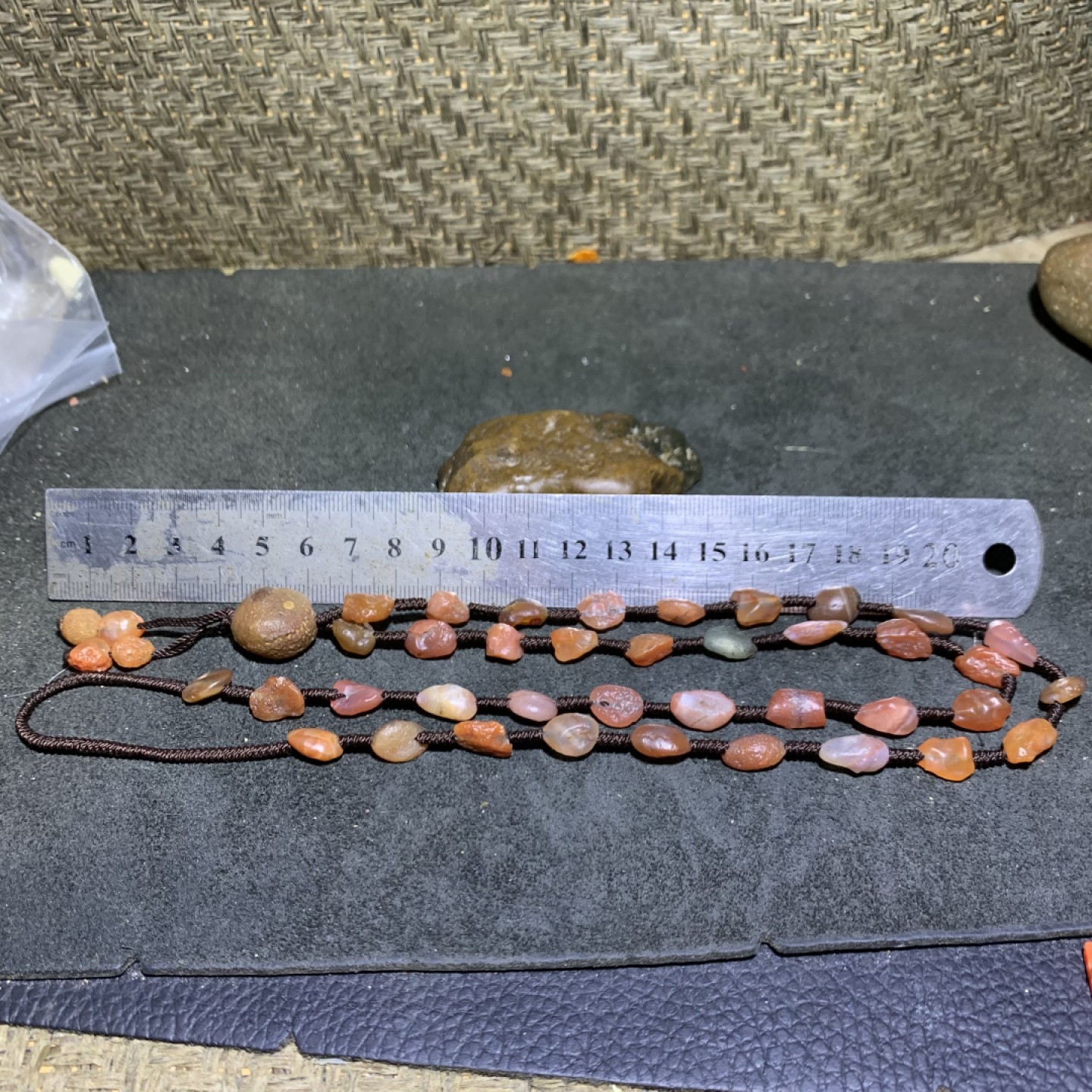精美戈壁樱桃红玛瑙原石项链一条