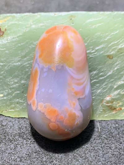 精美高玉化云南昭通玛瑙原石随形把件一个， - 精美高玉化云南昭通玛瑙原石随形把件一个，