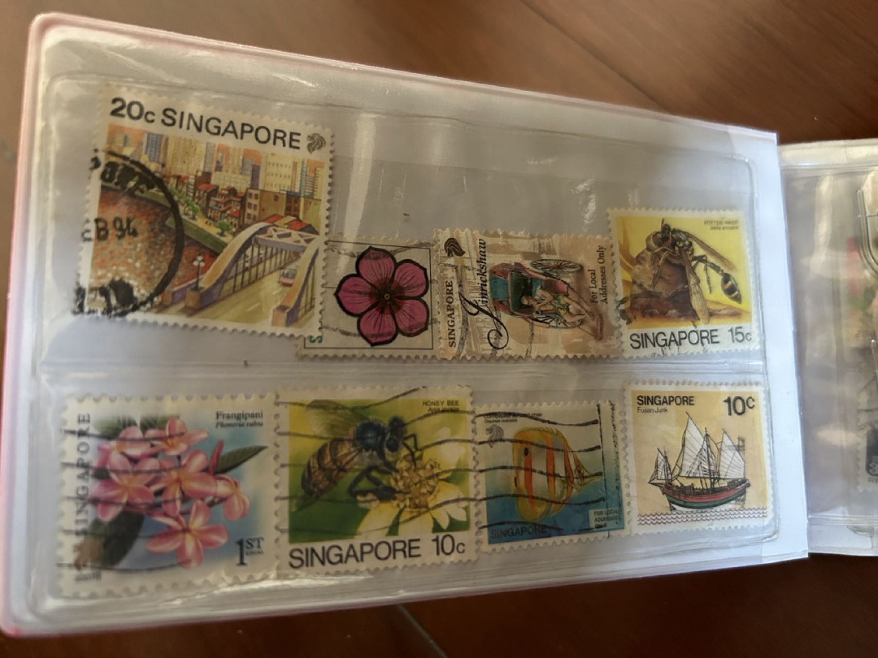 收藏联盟Quantum Auction 第225期拍卖 邮币场 新加坡 马来西亚 印尼 邮币套装两册 旅游纪念品