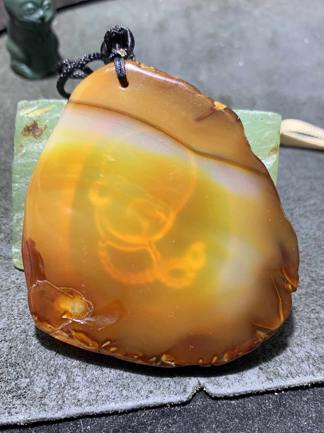 放福利！！天然马达加斯加原皮玛瑙雕刻弥勒佛牌子一块，