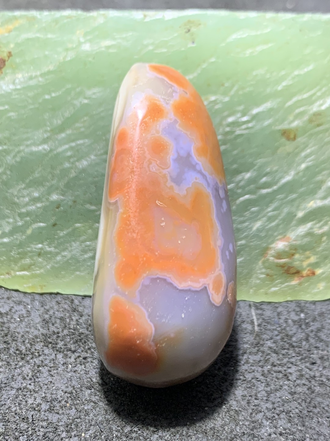 精美高玉化云南昭通玛瑙原石随形把件一个，