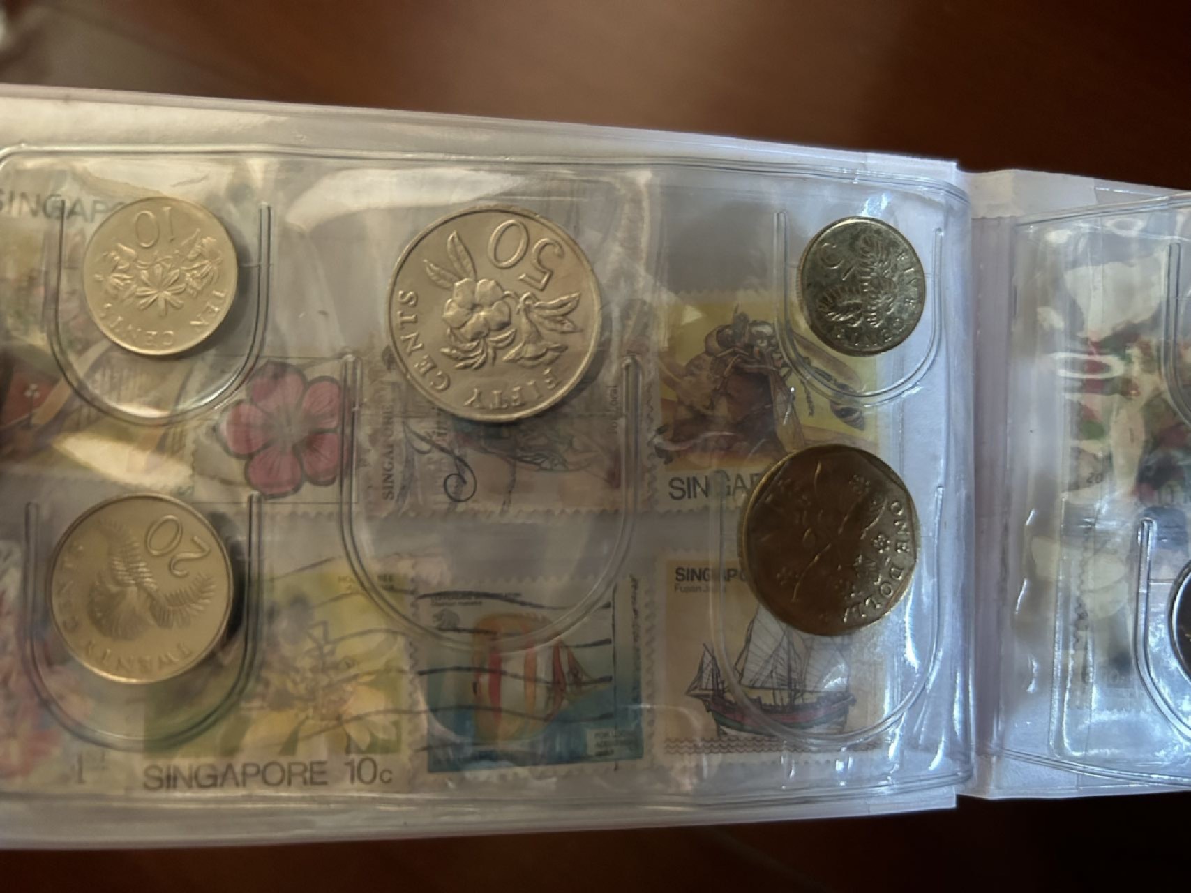 收藏联盟Quantum Auction 第225期拍卖 邮币场 新加坡 马来西亚 印尼 邮币套装两册 旅游纪念品