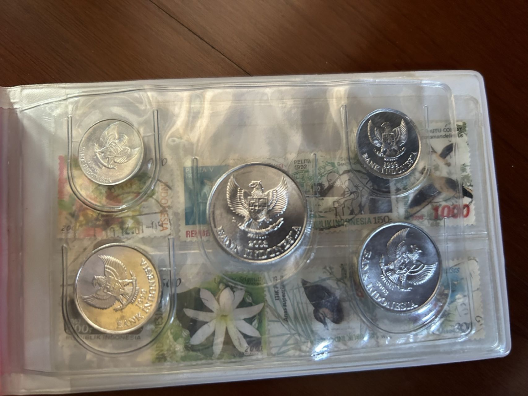收藏联盟Quantum Auction 第225期拍卖 邮币场 新加坡 马来西亚 印尼 邮币套装两册 旅游纪念品