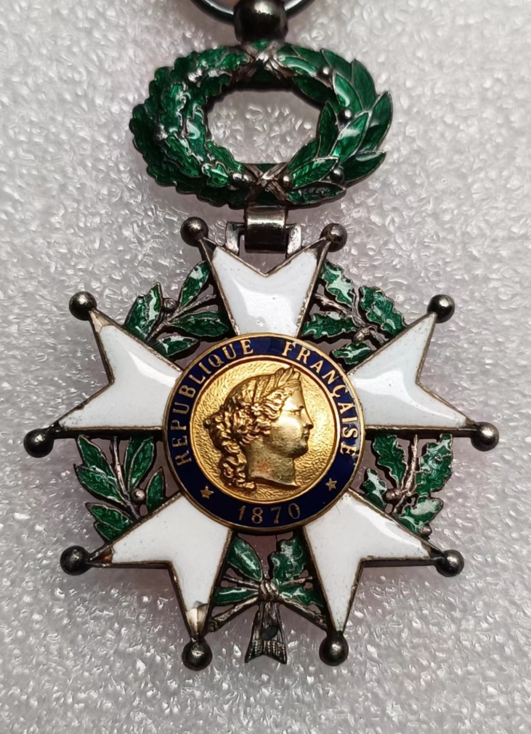 瓶子🏺第74期拍卖会 法国19世纪骑士级荣誉军团银质珐琅勋章21克中间是18K金