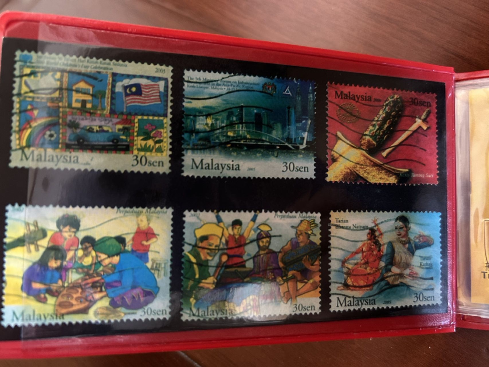 收藏联盟Quantum Auction 第225期拍卖 邮币场 新加坡 马来西亚 印尼 邮币套装两册 旅游纪念品