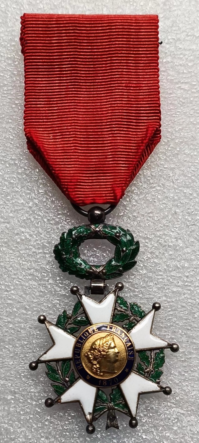 瓶子🏺第74期拍卖会 法国19世纪骑士级荣誉军团银质珐琅勋章21克中间是18K金