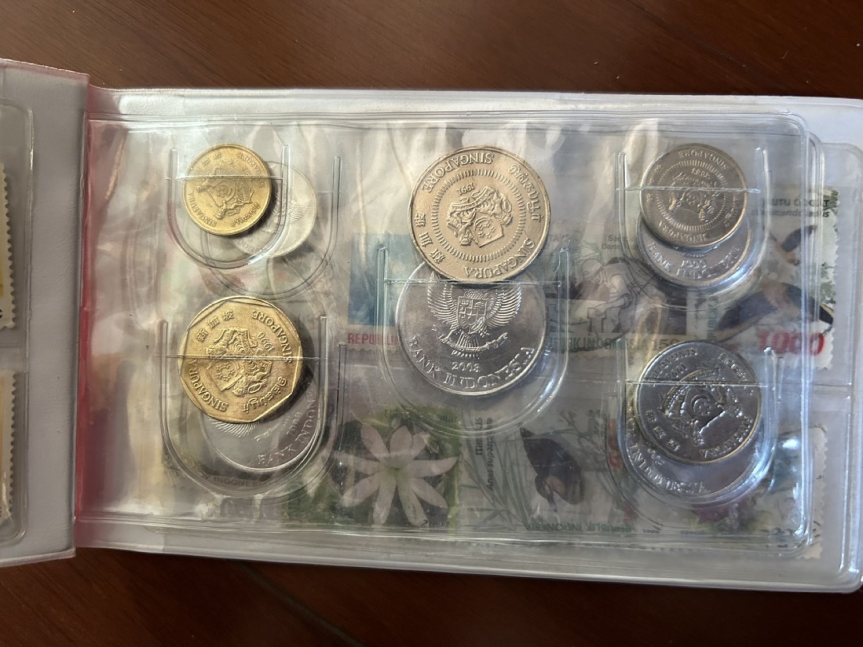 收藏联盟Quantum Auction 第225期拍卖 邮币场 新加坡 马来西亚 印尼 邮币套装两册 旅游纪念品