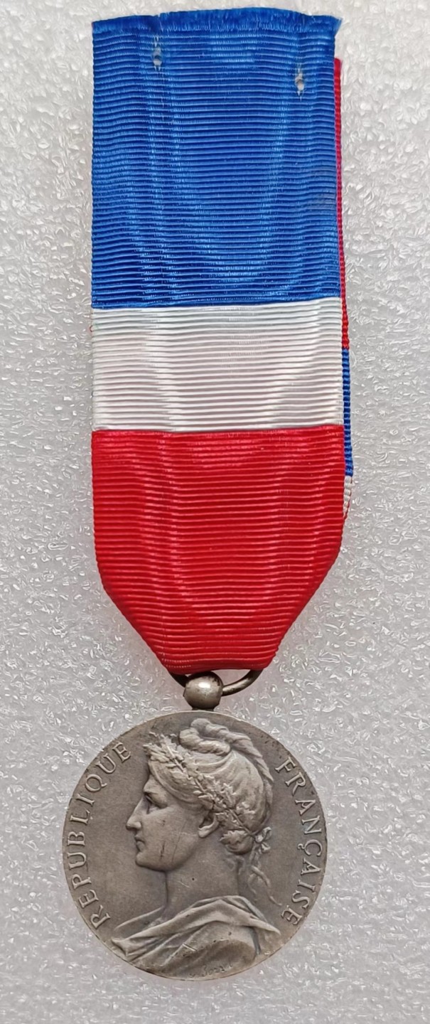 瓶子🏺第74期拍卖会 法国1955年银质劳动奖章12克