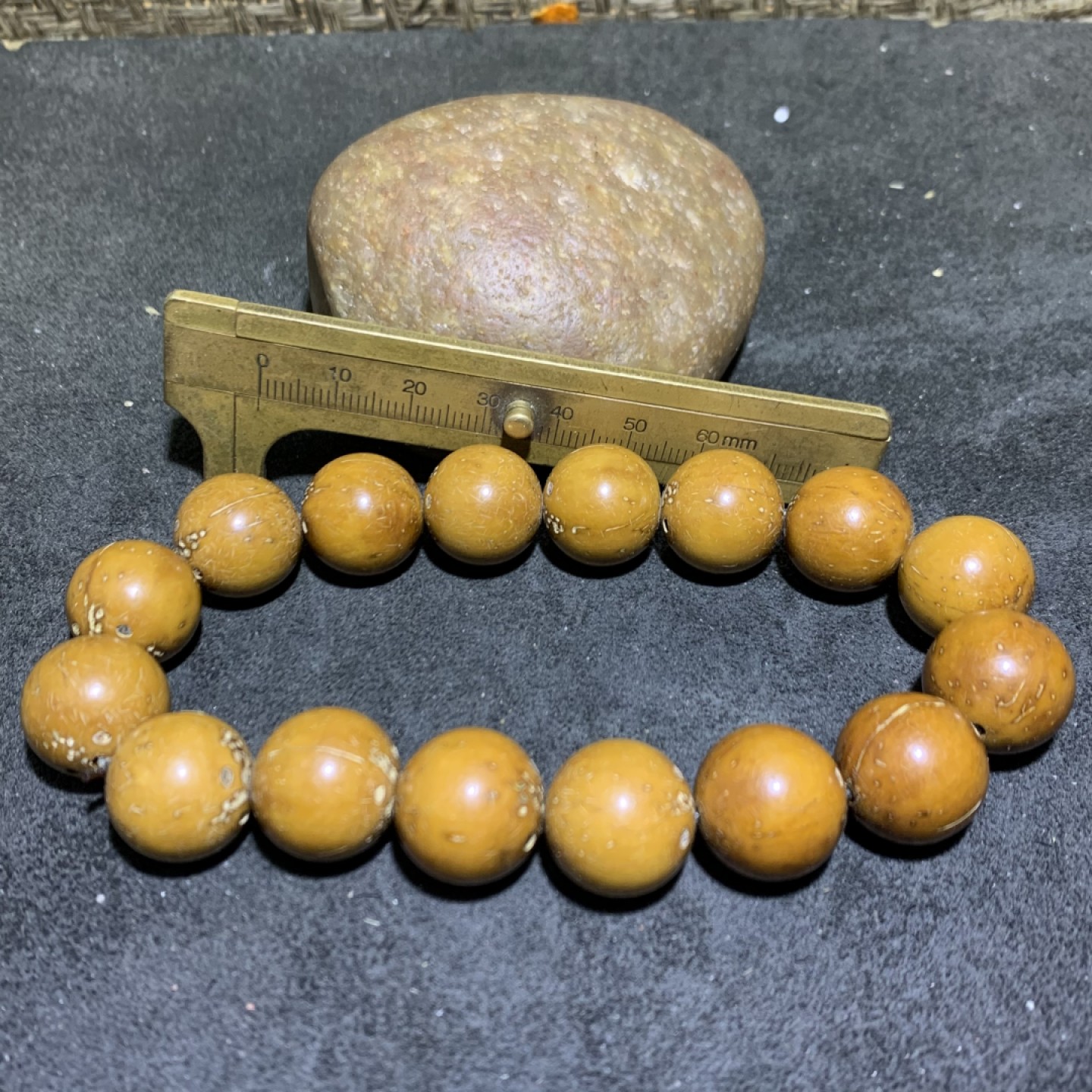 精美招财紫金鼠菩提光珠手串一条