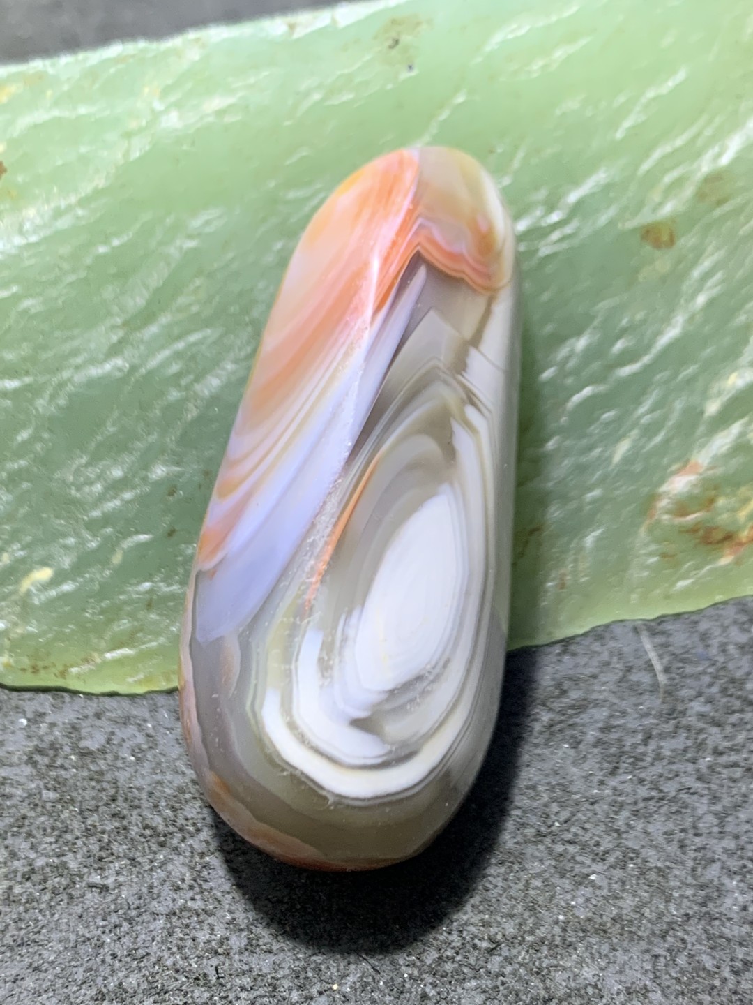 精美高玉化云南昭通玛瑙原石随形把件一个，