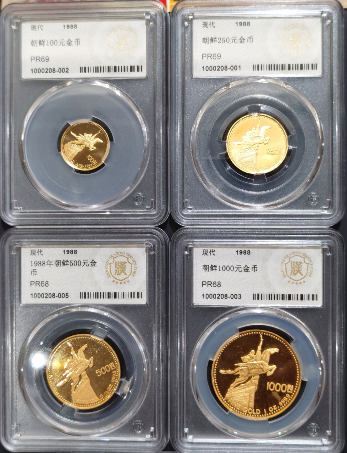博洋堂“大航海之辉”世界钱币精品专场暨第012期（全场包邮） 1988年9月9日，朝鲜民主主义人民共和国成立40周年纯金纪念金币一套，面值分别是1000、500、250、100，重量分别是1盎司、1/2盎司、1/4盎司、1/10盎司四枚，总重量57.5克。该套金币市场上罕见，国内汉泉评级公司装盒，原盒在