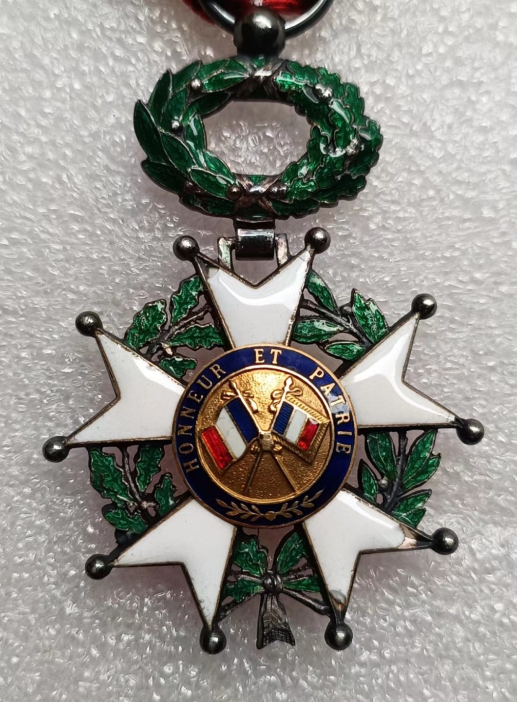 瓶子🏺第74期拍卖会 法国19世纪骑士级荣誉军团银质珐琅勋章21克中间是18K金