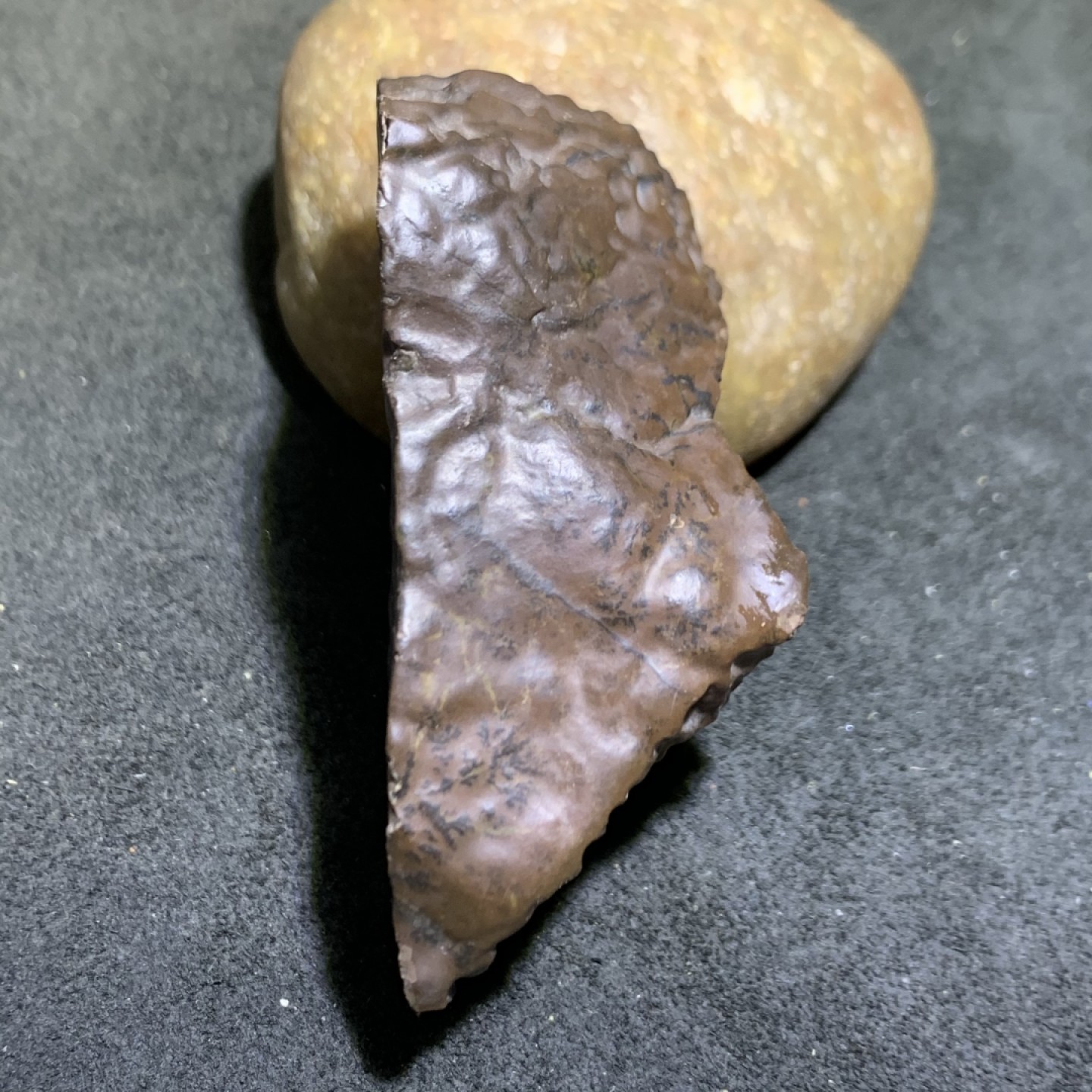 放福利，精美新疆泥石原石把件（镇纸，摆件）一块