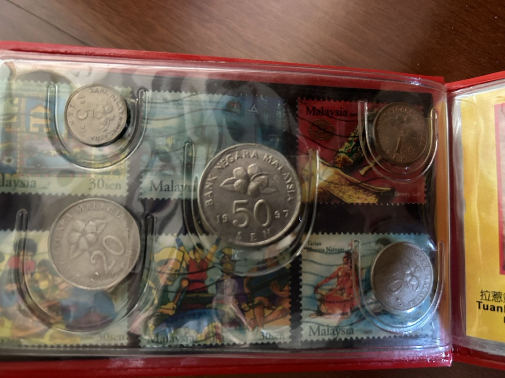 收藏联盟Quantum Auction 第225期拍卖 邮币场 新加坡 马来西亚 印尼 邮币套装两册 旅游纪念品