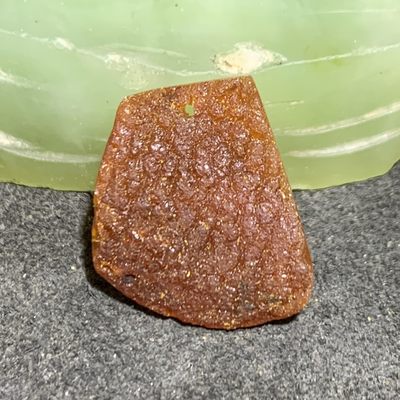 精美天然俄料原皮蜜蜡吊坠一个 - 精美天然俄料原皮蜜蜡吊坠一个