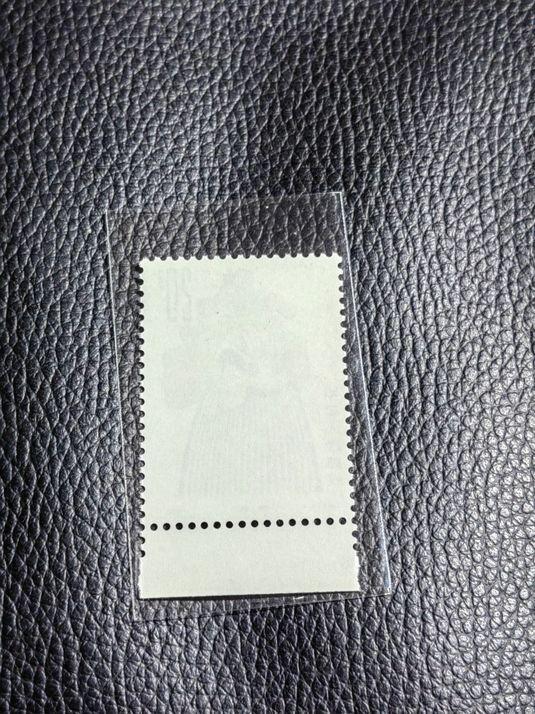 洪涛臻品批发群  精选邮票限时拍卖第一百四十八期 T45脸谱8-6新一枚，直角边，版期全品嘎嘎绝，正宗版撕货，一手撕版，带硅胶手套撕版，收藏级品相，喜欢不要错过