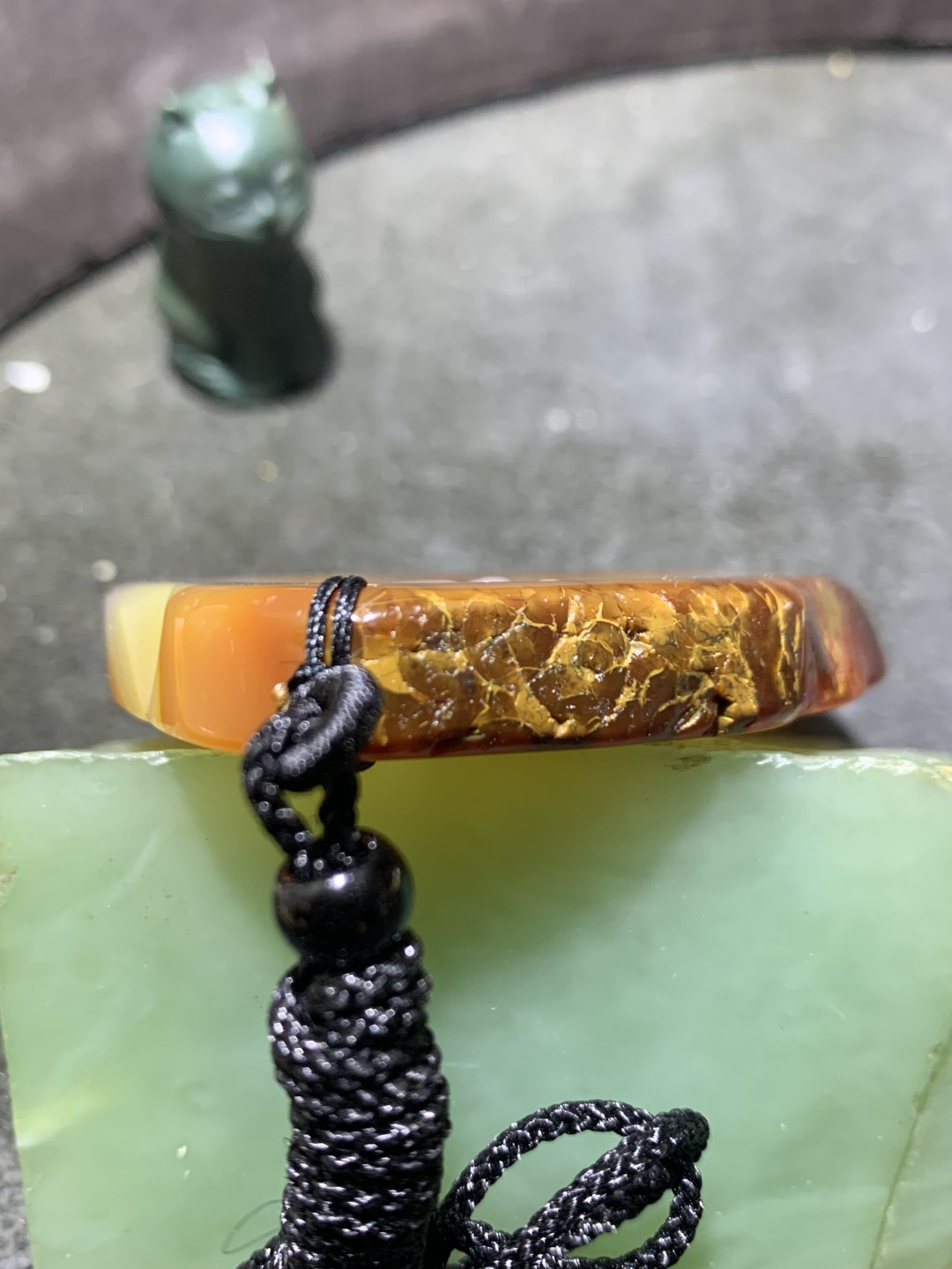 放福利！！天然马达加斯加原皮玛瑙雕刻弥勒佛牌子一块，
