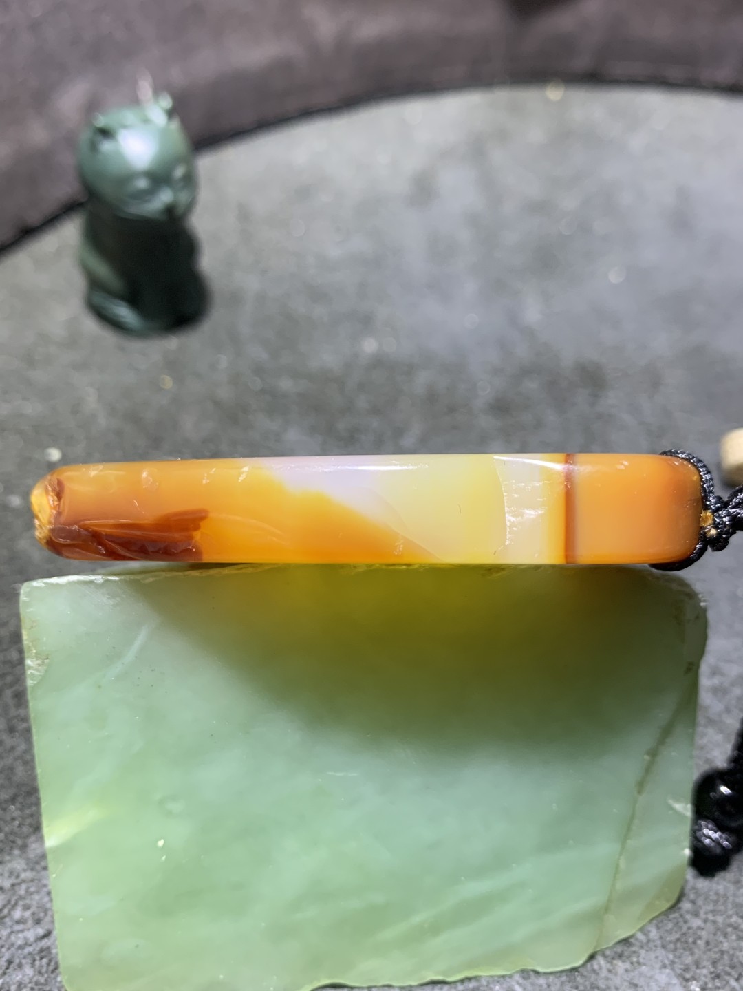 放福利！！天然马达加斯加原皮玛瑙雕刻弥勒佛牌子一块，