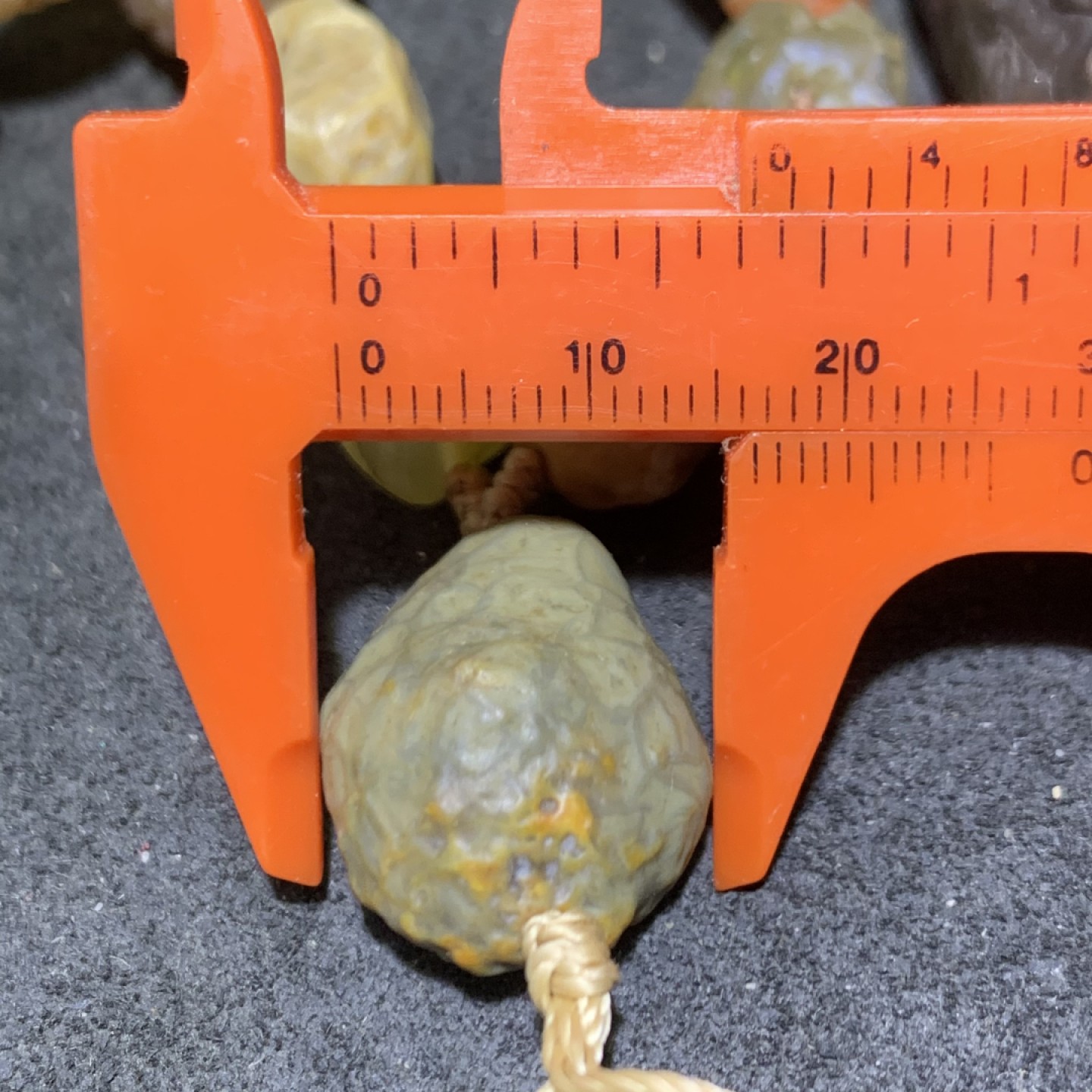 精美毕业级阿拉善戈壁多彩大颗粒筋脉玛瑙原石108项链一条