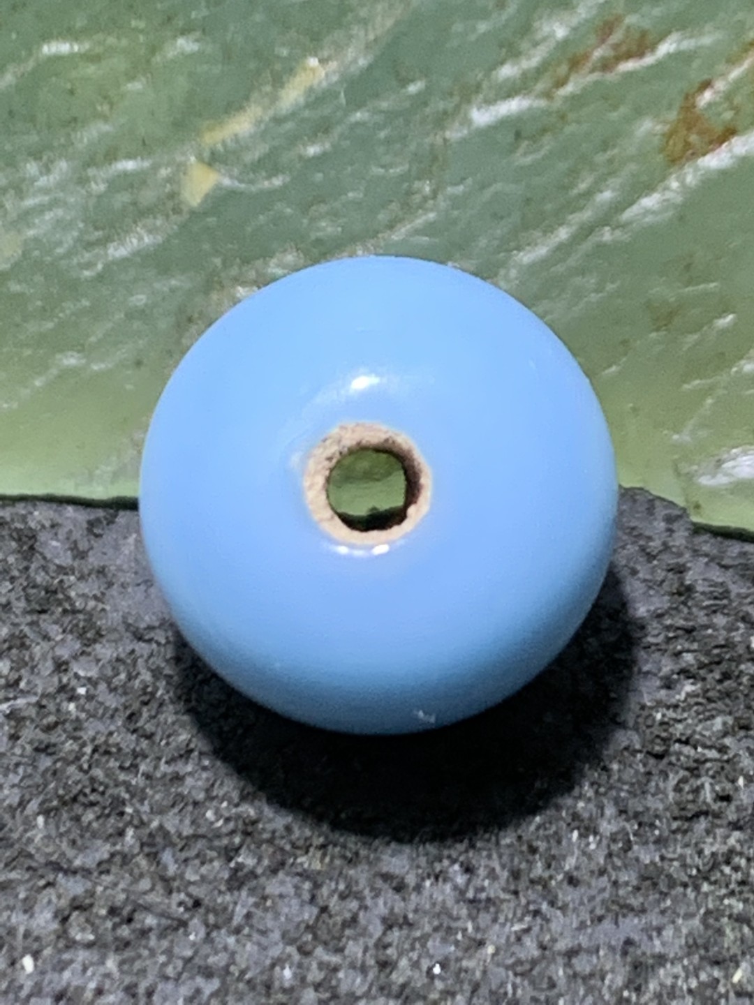 建国前后库存天空蓝色琉璃苹果珠一颗，